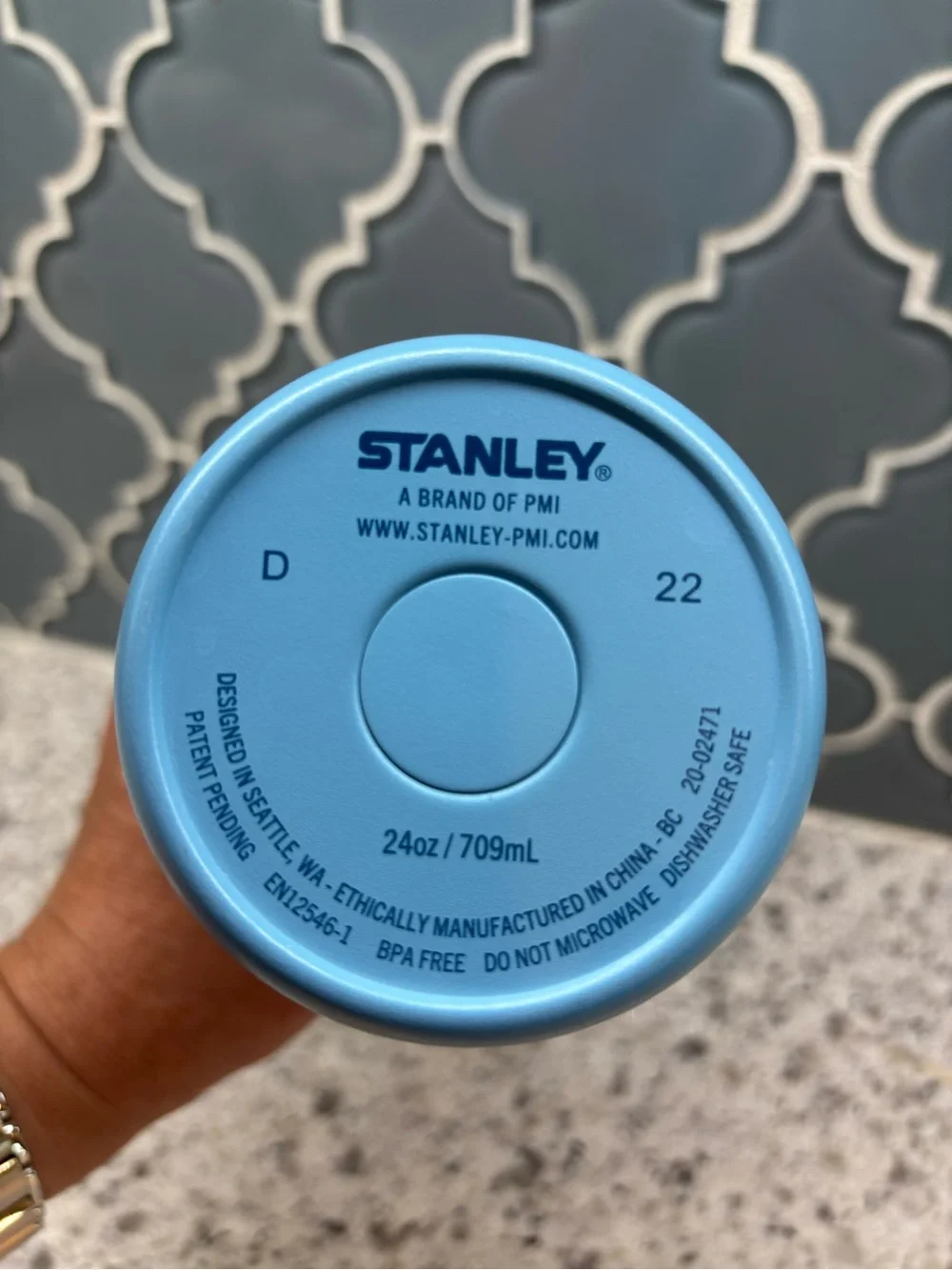 Stanley Quick Flip GO 24 oz Stainless Steel Water Bottle Pool Blue Leakproof - Picture 2 of 6